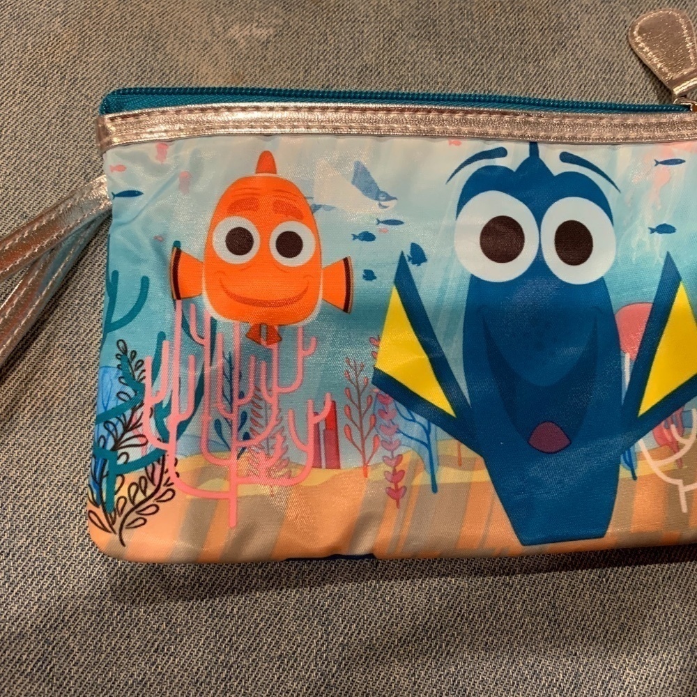 London SOHO New York Finding Nemo - Dory